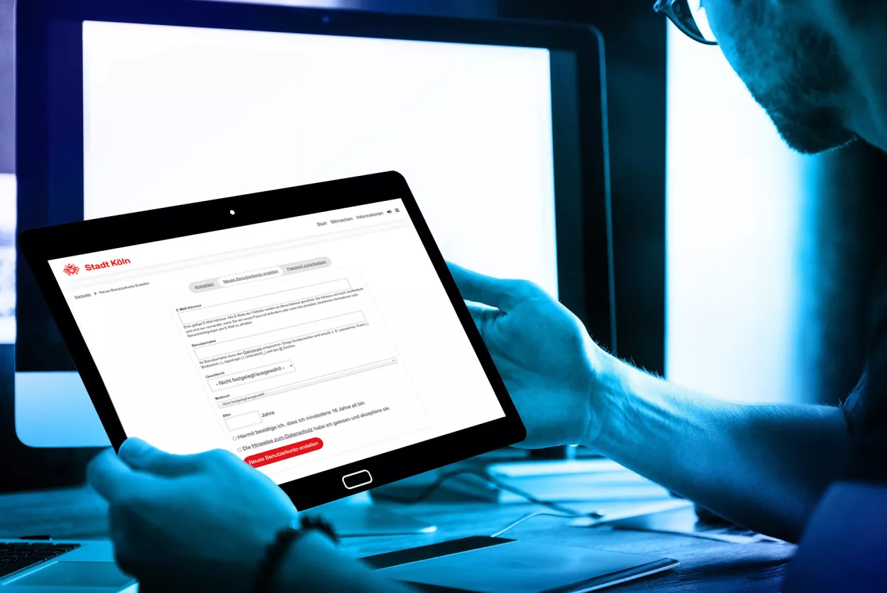 Beteiligungsportalnutzer mit Tablet Beteiligungsportalnutzer mit Tablet